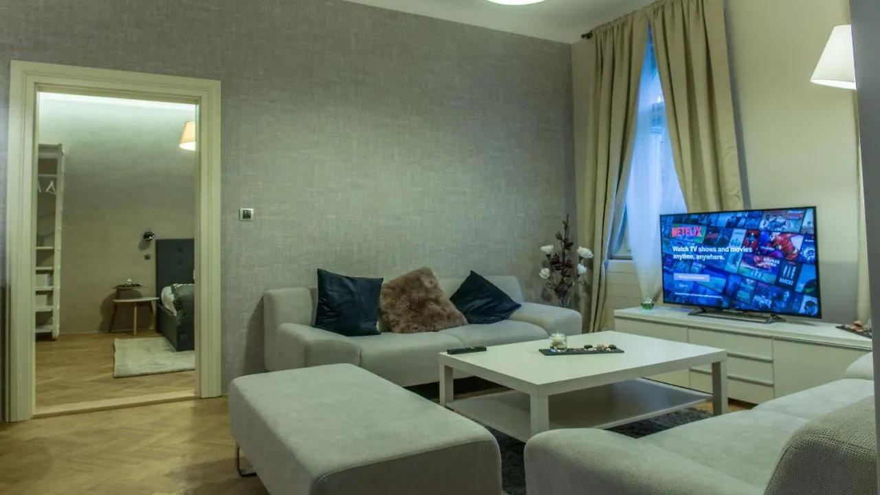 Daire Exclusive 3 Bedroom Top-Notch Flat, Great Location Prag Çek Cumhuriyeti