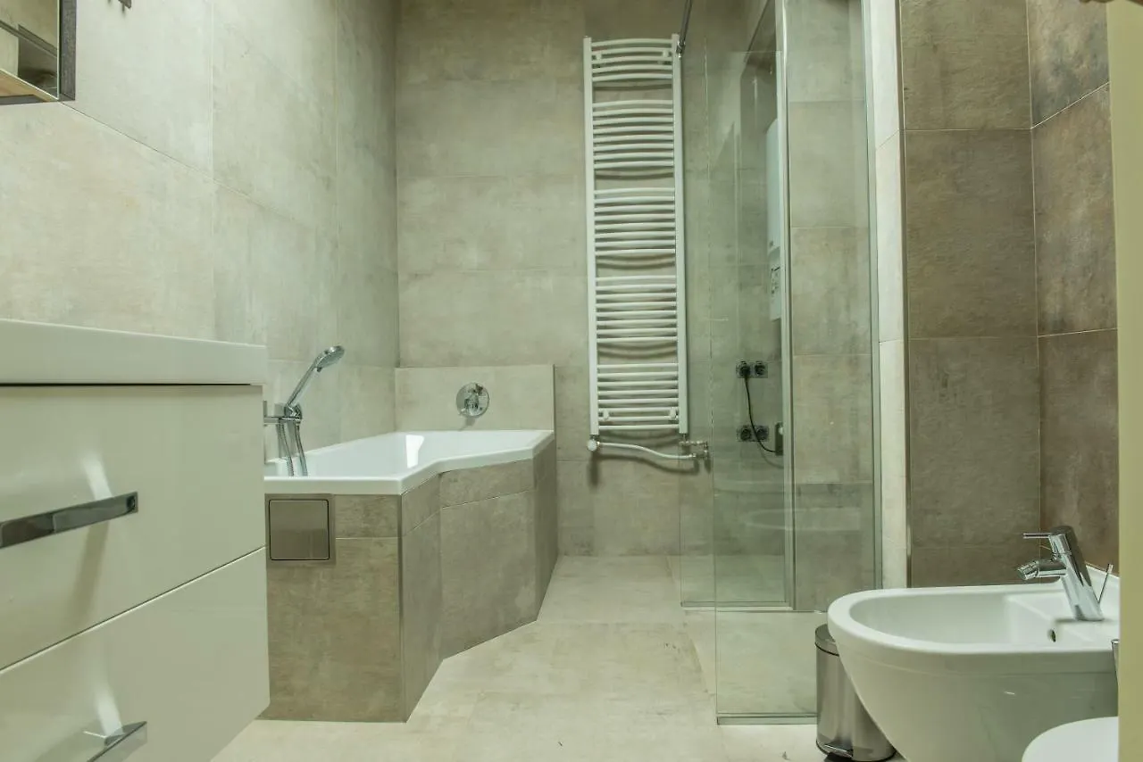 Exclusive 3 Bedroom Top-Notch Flat, Great Location Prag 0*,