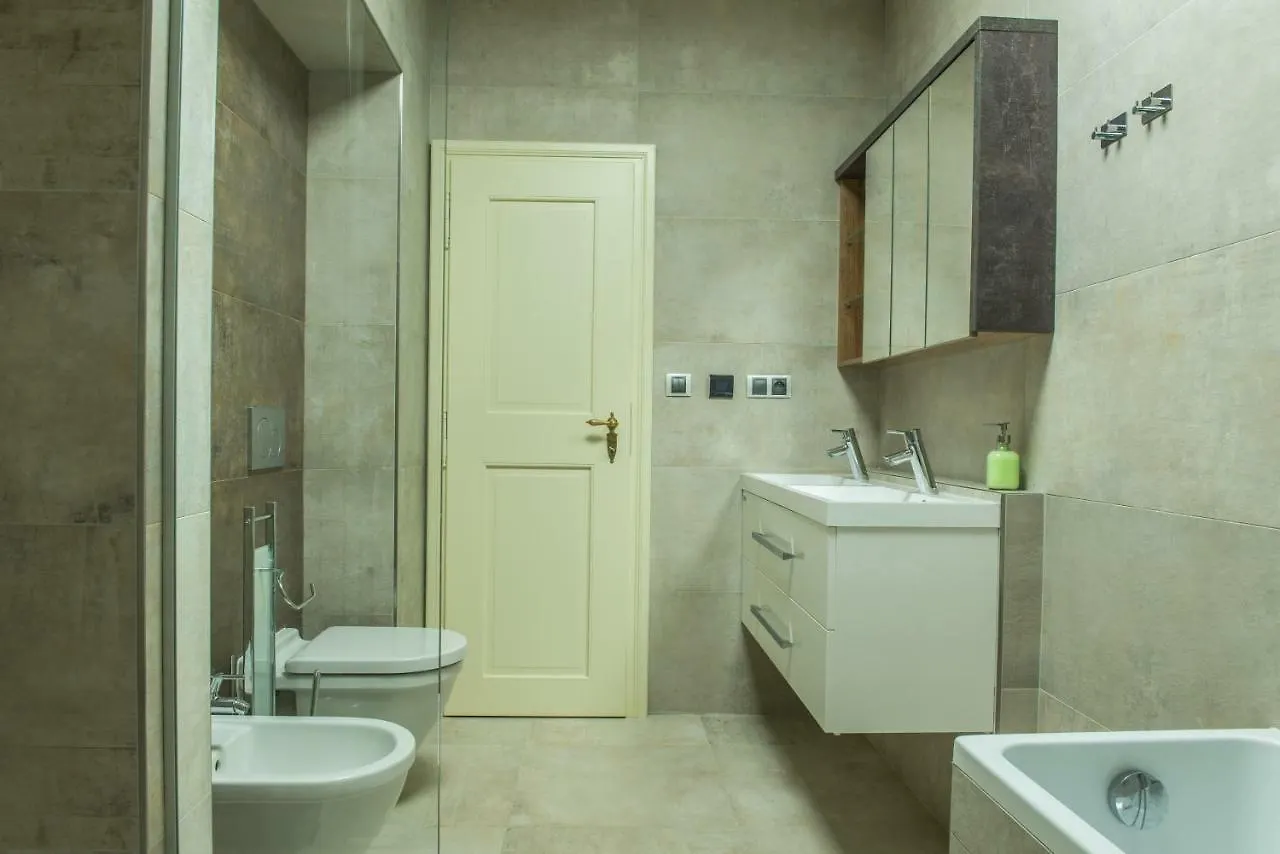 Exclusive 3 Bedroom Top-Notch Flat, Great Location Prag