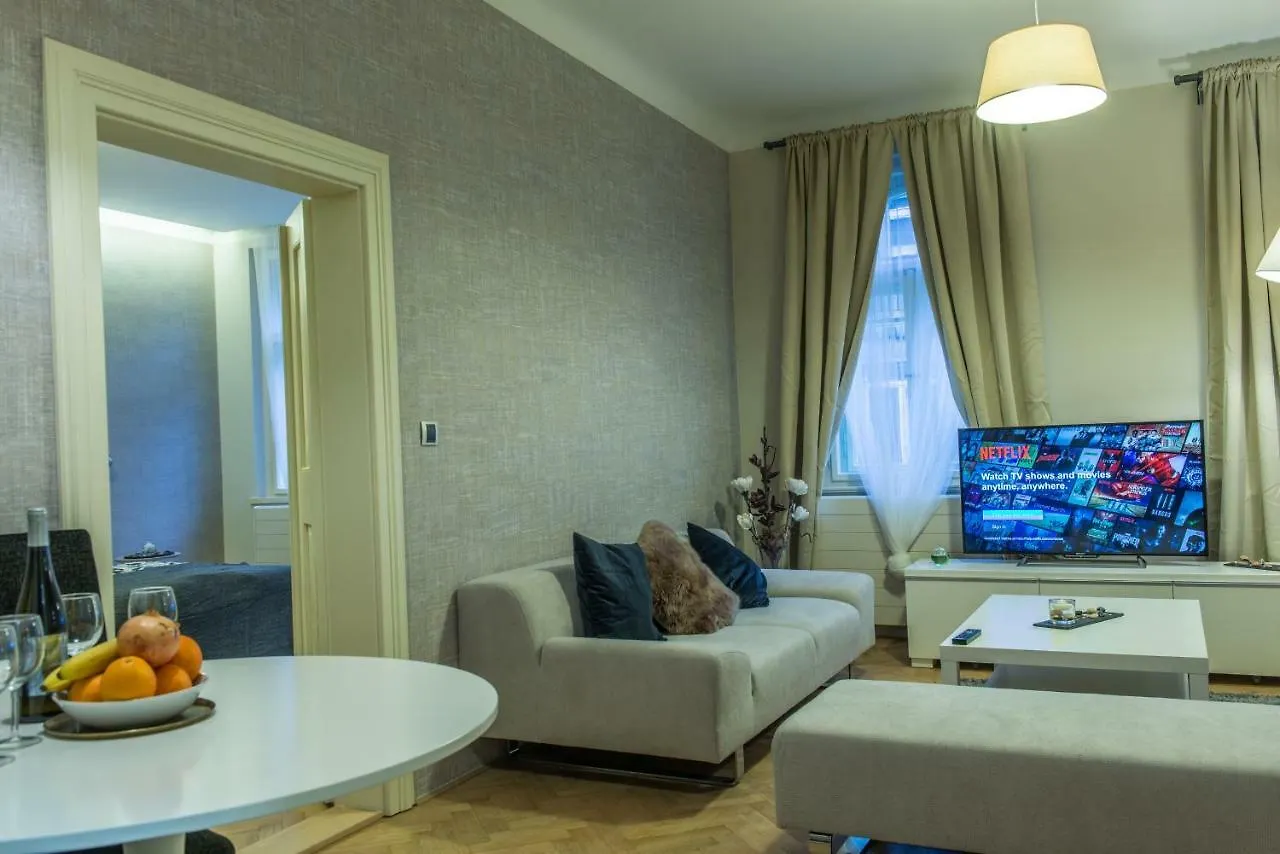 Daire Exclusive 3 Bedroom Top-Notch Flat, Great Location Prag Çek Cumhuriyeti